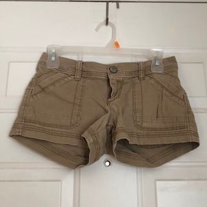 Cute Kaki shorts!